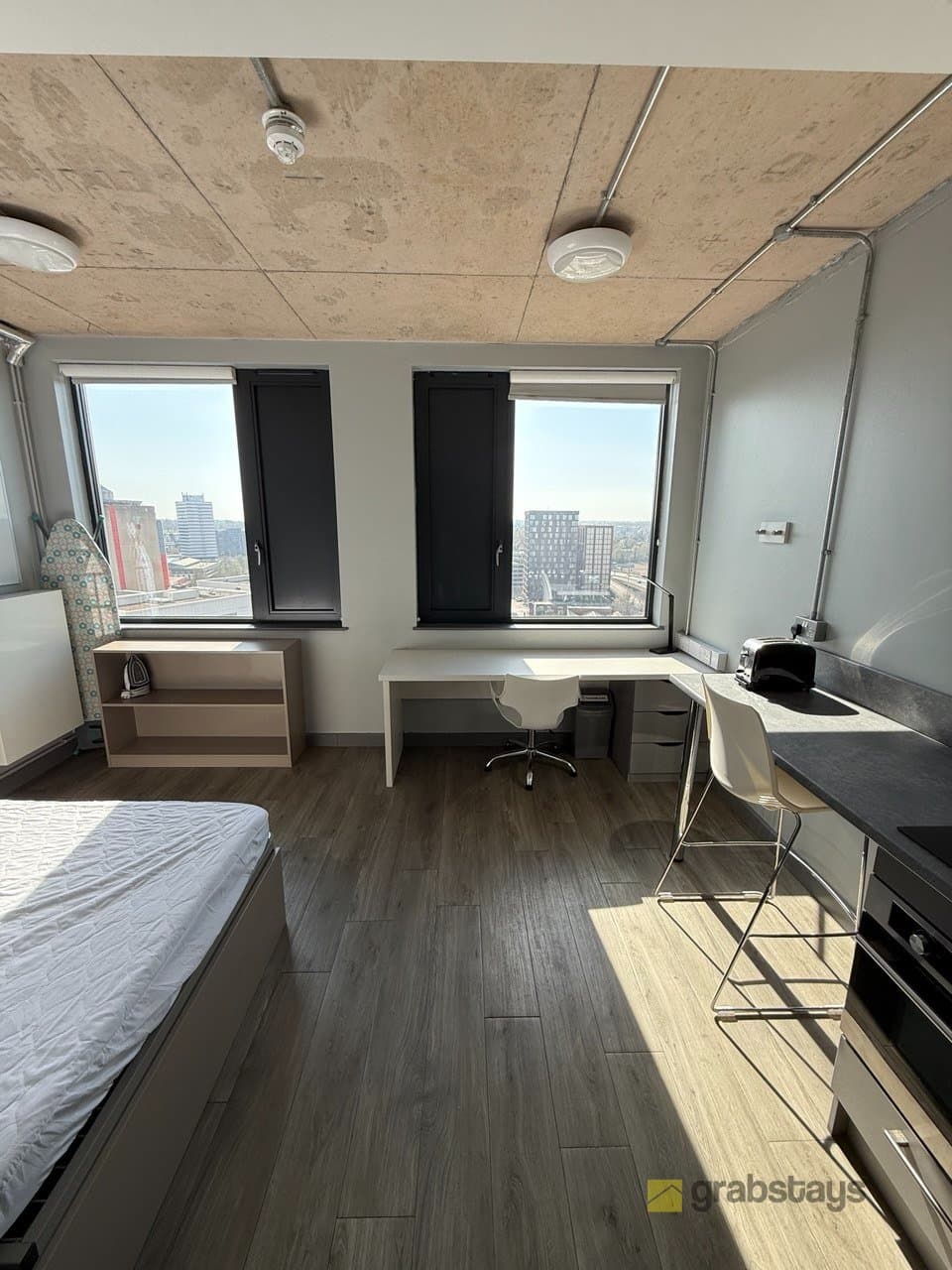 13th Floor Bishop Gate Studio - Image 2